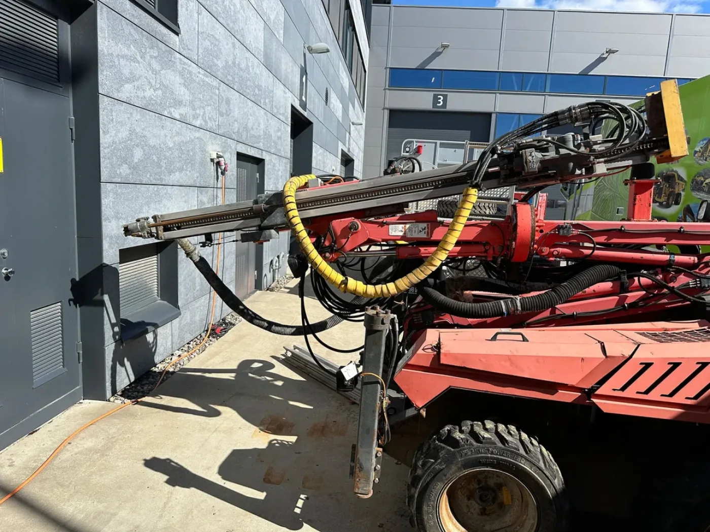 Sandvik Dino DC400Ri Rock Drill - 6