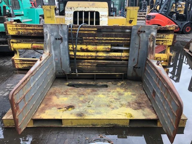 Auramo P1000 BALE CLAMP