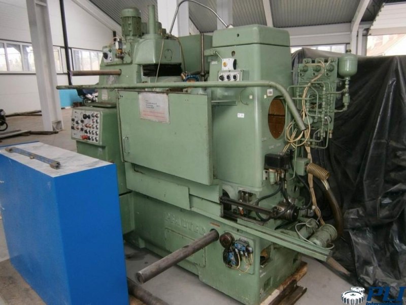 Pfauter P 400 pruning machine