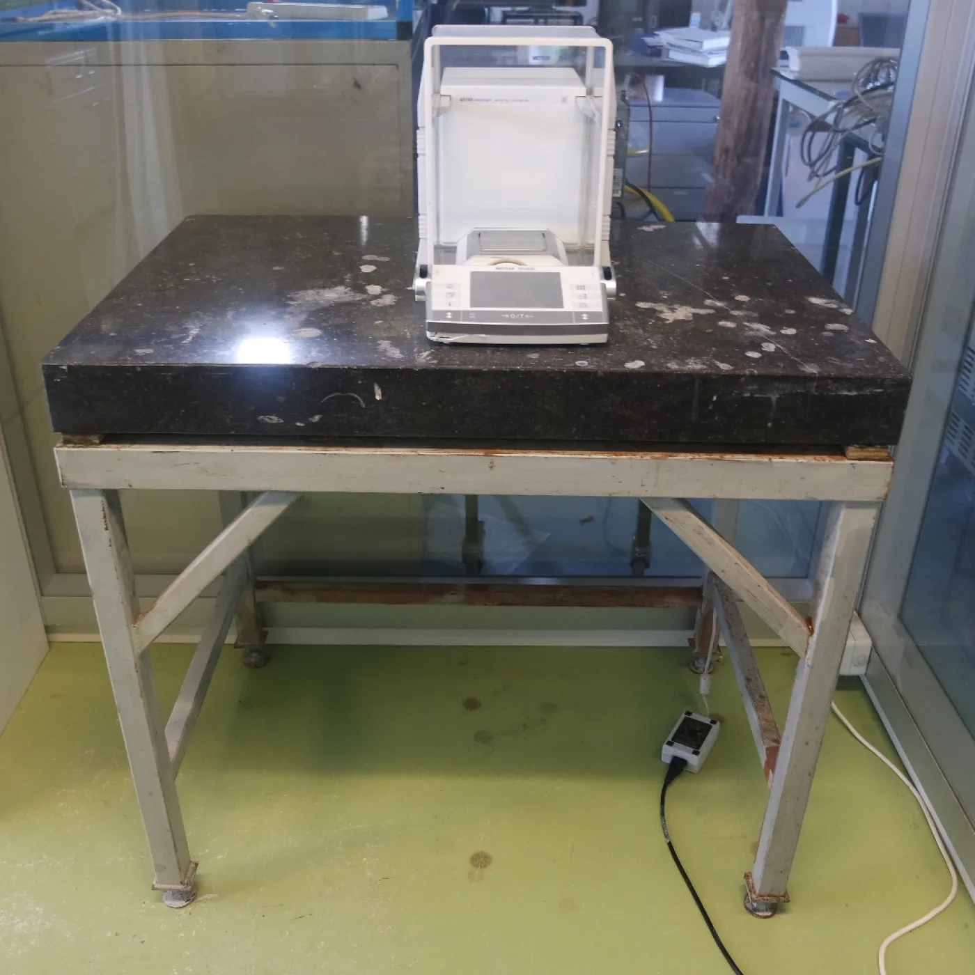 1057-Used laboratory weighing table, granite top - 1
