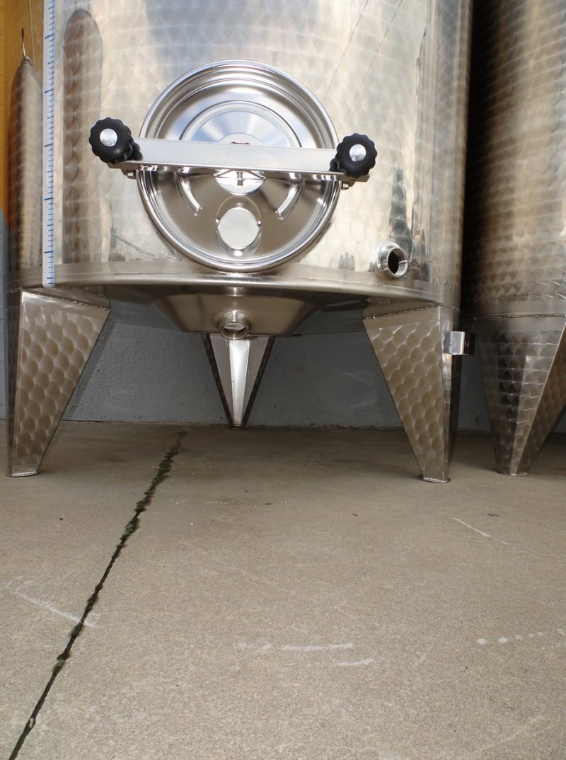 STAINLESS STEEL TANKS CAPACITY LITERS 1500 – 2100 PNEUMATIC FLOATING LID ROUNDLY SHAPE BOTTOM NEW EQUIPMENT