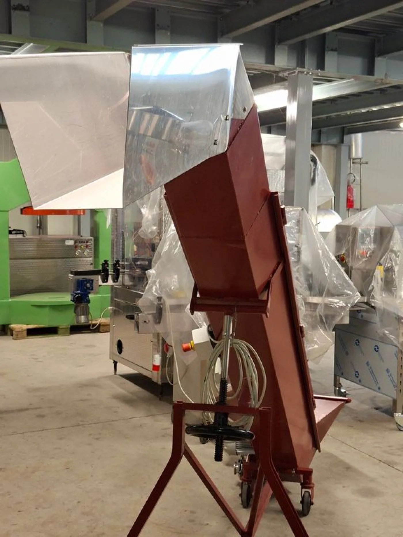BELT ELEVATOR/ DRAWERS WITH GEAR MOTOR FOR ROTATION OF THE SCREW AND LOADING HOPPER, SECOND HAND EQUIPMENT - 5