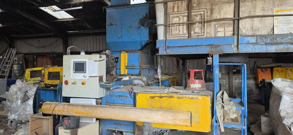 Aires Ken Mills Picking Station W/Twin Ram Baler