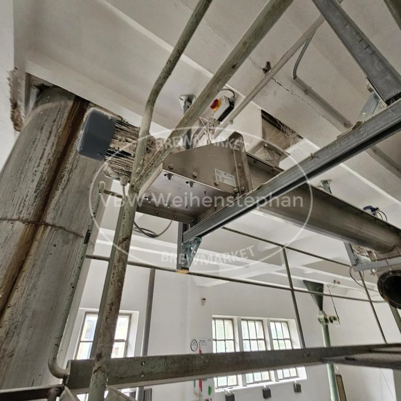 Six-roll crushing mill, including feed screw with conditioning - 8