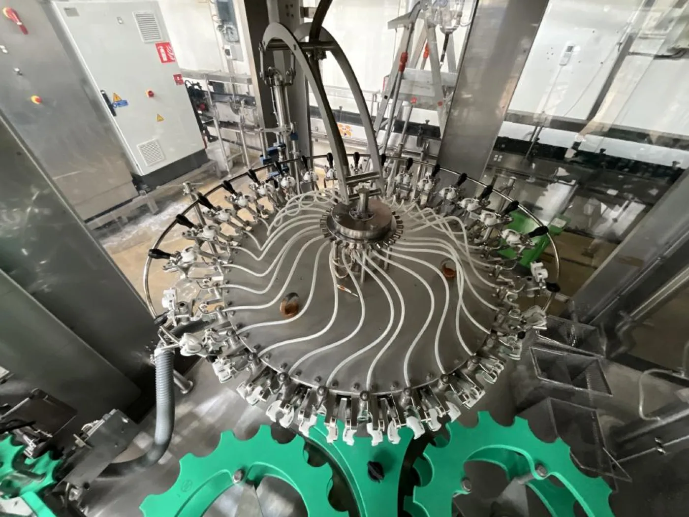 Serac Serac TN36R36V12/1620 Rotary Bouteille Air Rinse, Liquide Remplissage and Closing Machine - Line 5 - 8