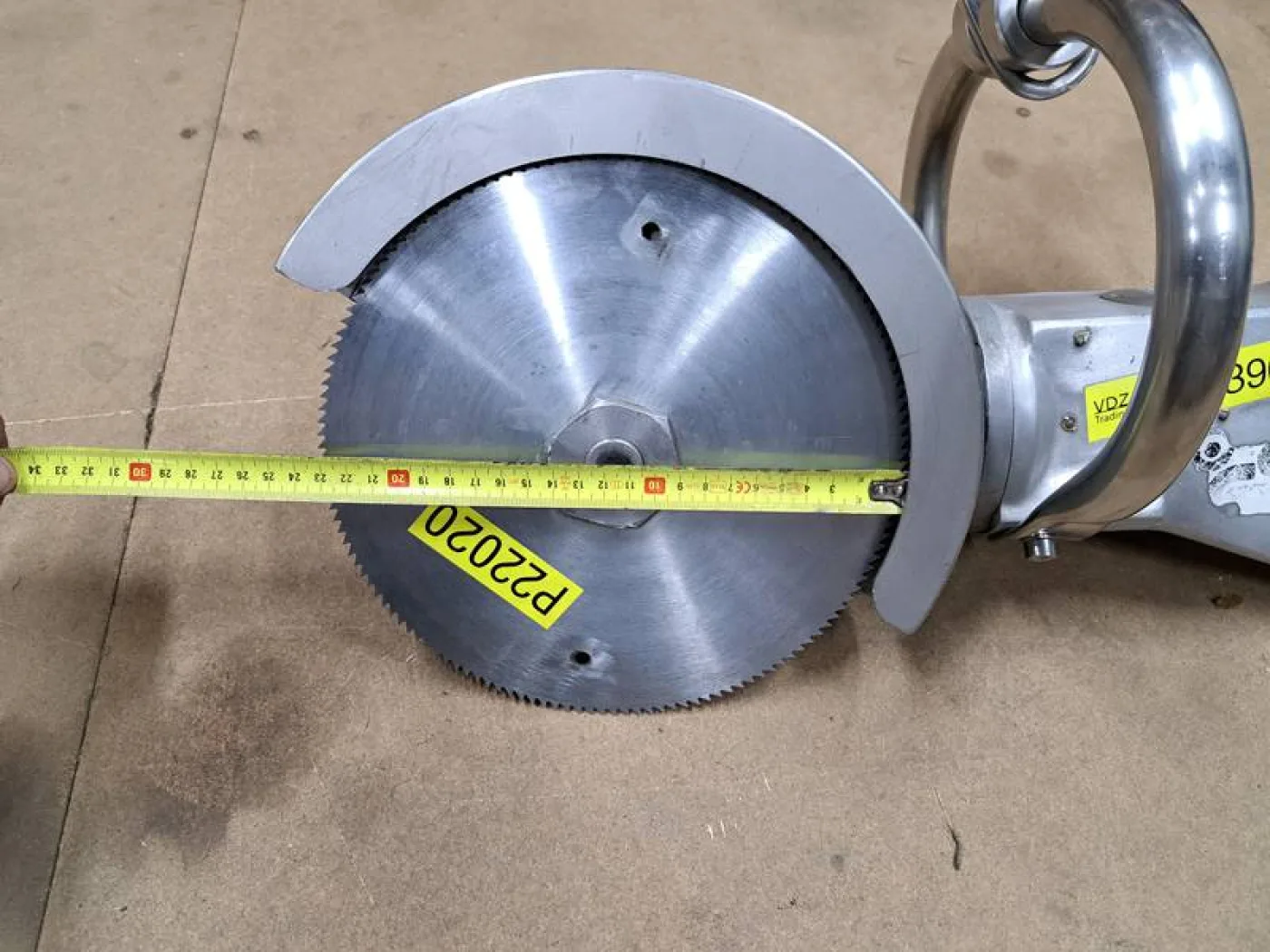 Pneumatic breaking saw - 3