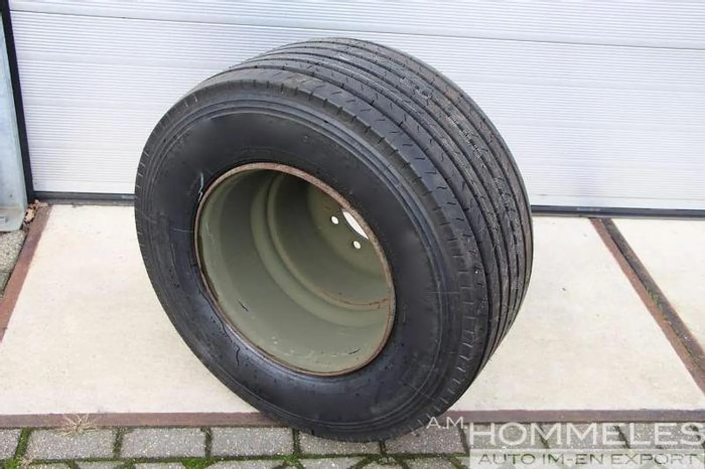 Tire 15x19.5 - 2