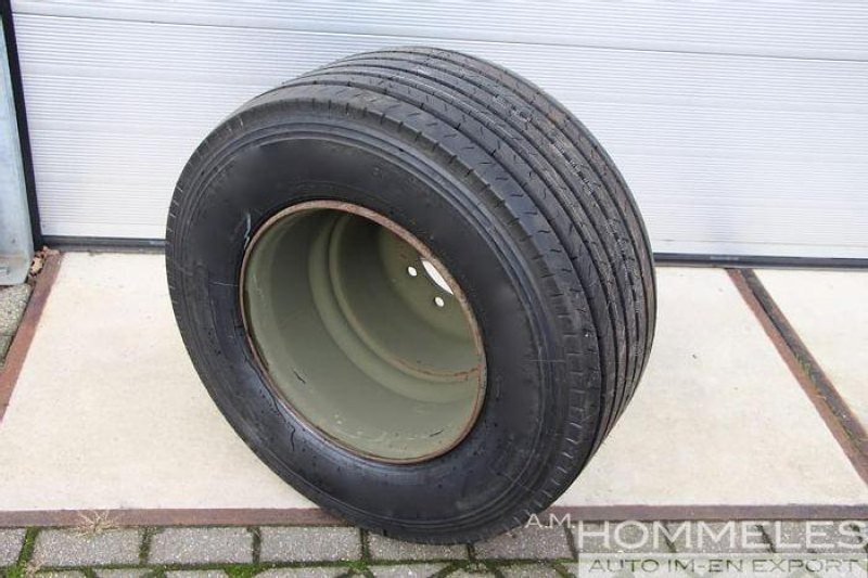 Tire 15x19.5