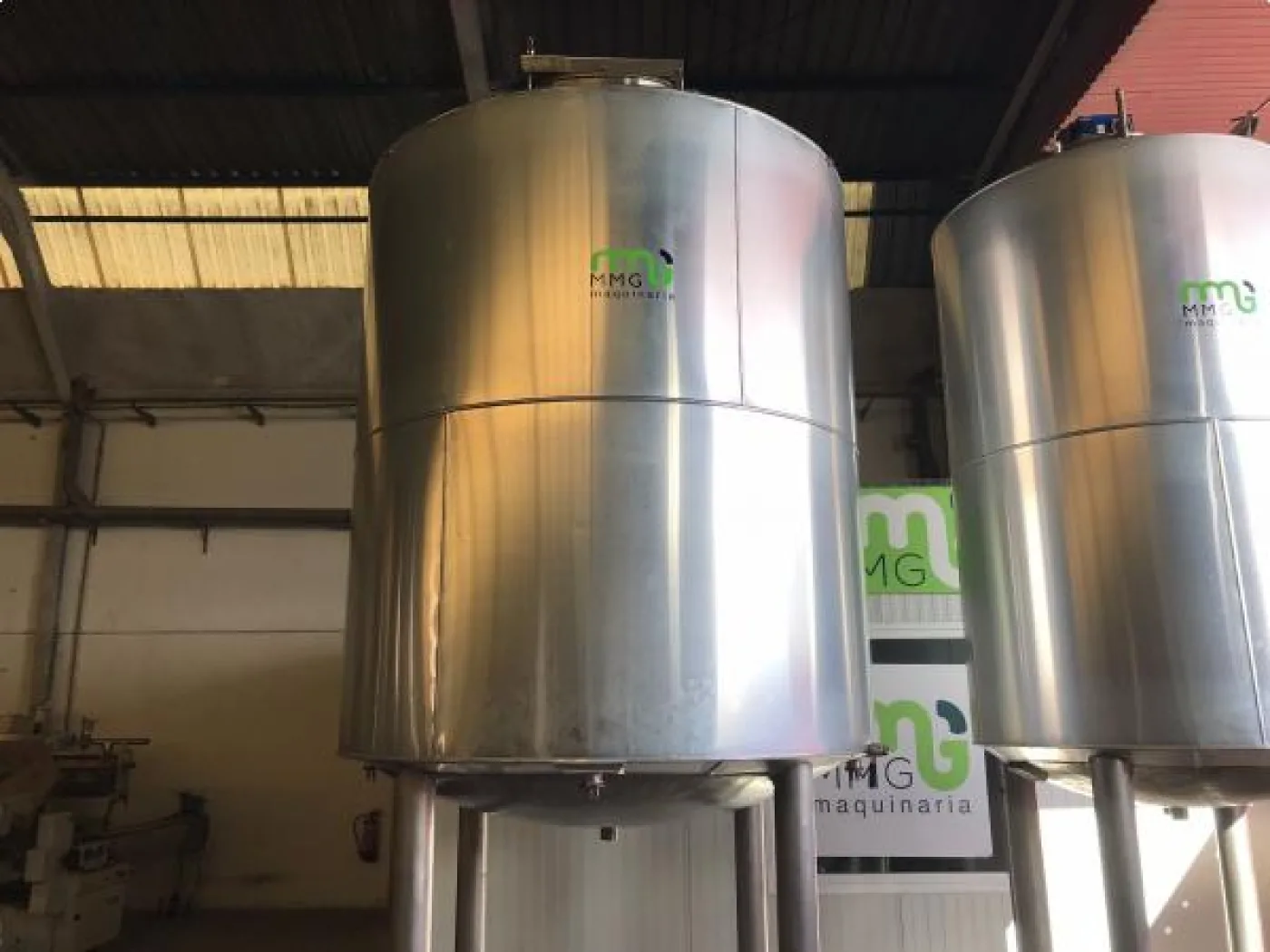 Depósito isotermo de 4000 litros con agitador - 1