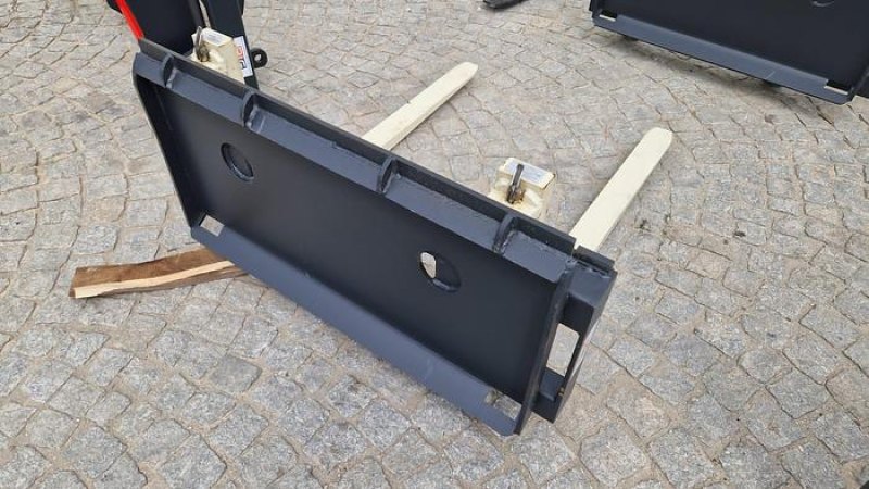BIG Palettengabel 2 t mit Bobcat 90 cm Aufnahme