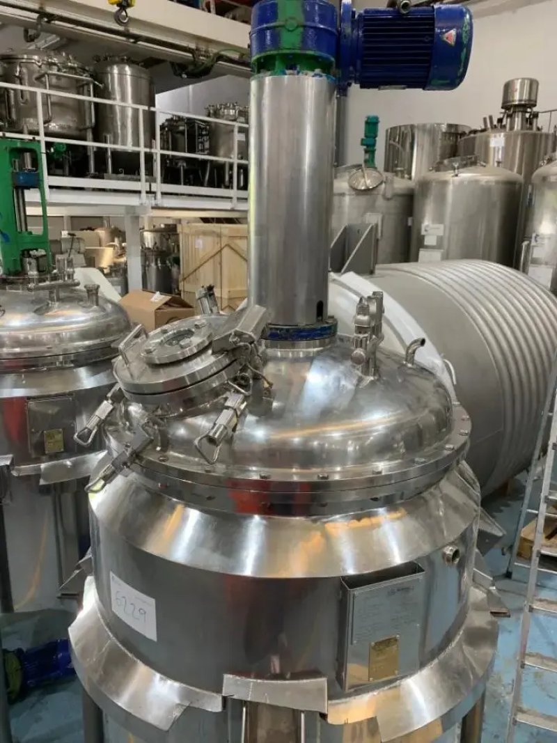 USED INOXGER STAINLESS STEEL REACTOR 400 LITERS WITH AGITATION, HALF ROD AND HERMETIC HEATING