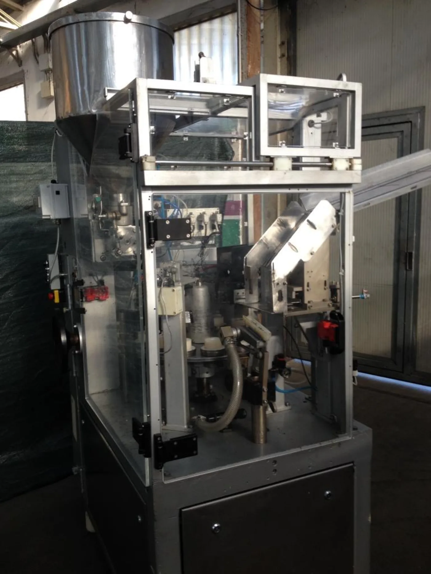 INTUBETTATRICE PER TUBETTI IN PLASTICA – IWKA – MOD. TU 100 - 5
