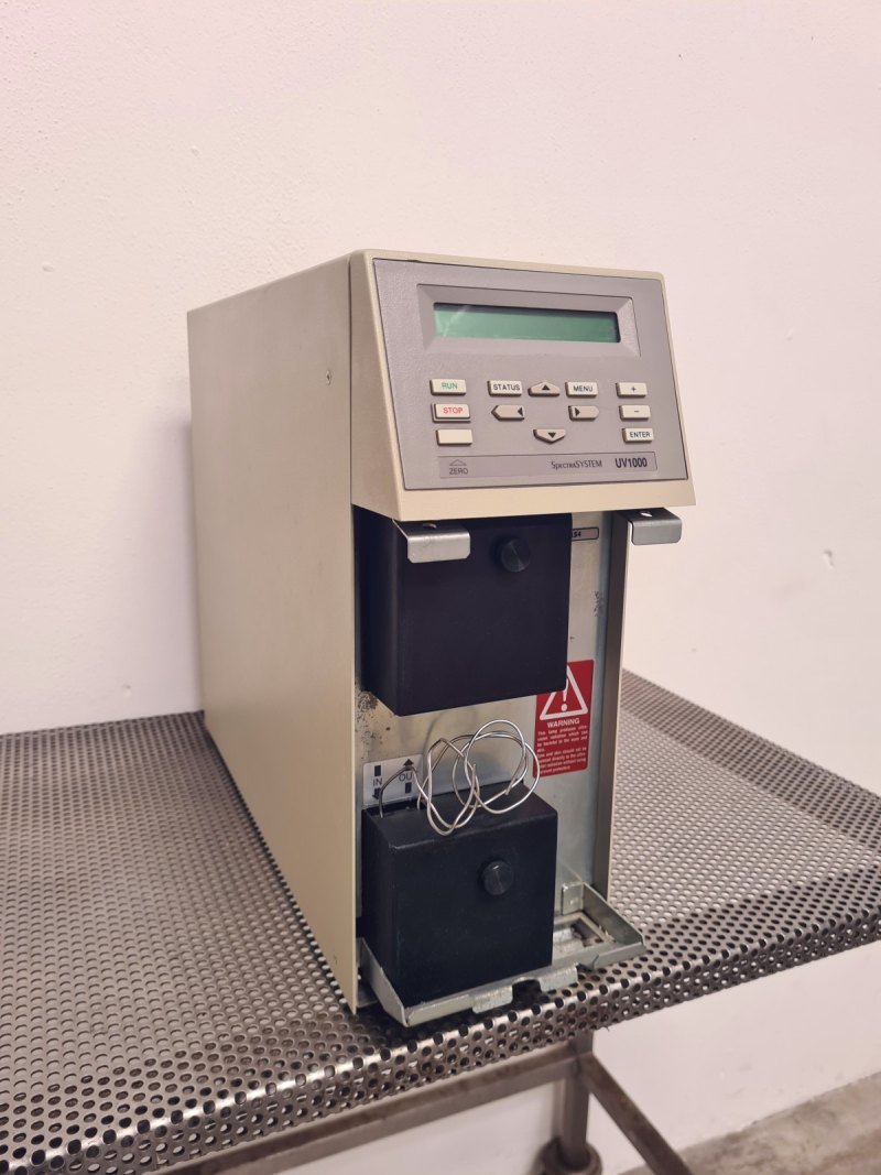 RIVELATORE UV PER HPLC – THERMO SEPARATION PRODUCTS – MOD. SPECTRASYSTEM UV1000
