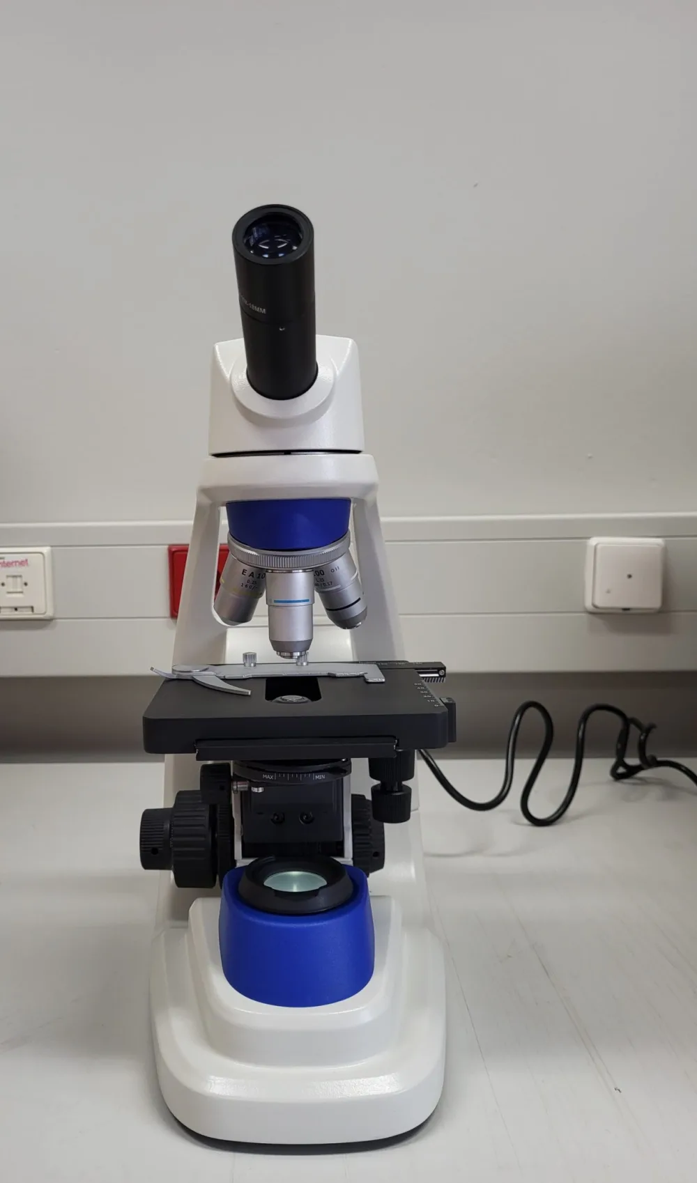 1824 - New Fisherbrand AX-500 monocular microscope