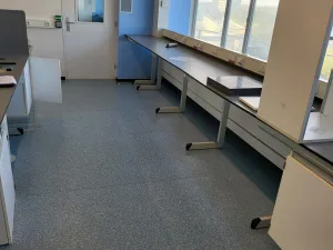 2046 - Used S+B Laboratory wall table (552 cm)