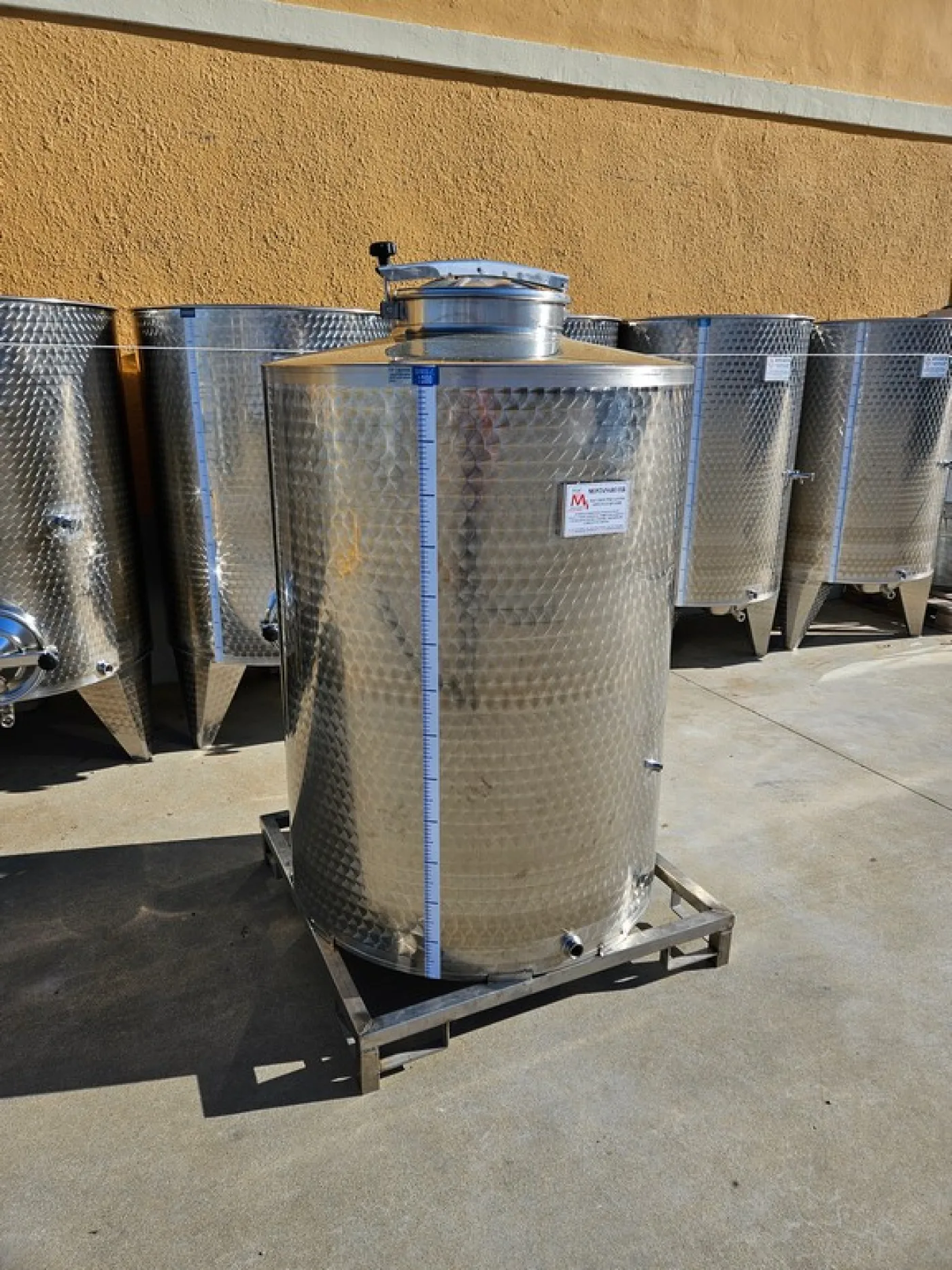 STAINLESS STEEL TANKS CAPACITY 1000, STORAGE MODEL, FLAT BOTTOM WITHOUT LEGS WITH BASEMENT NEW EQUIPMENT - 3