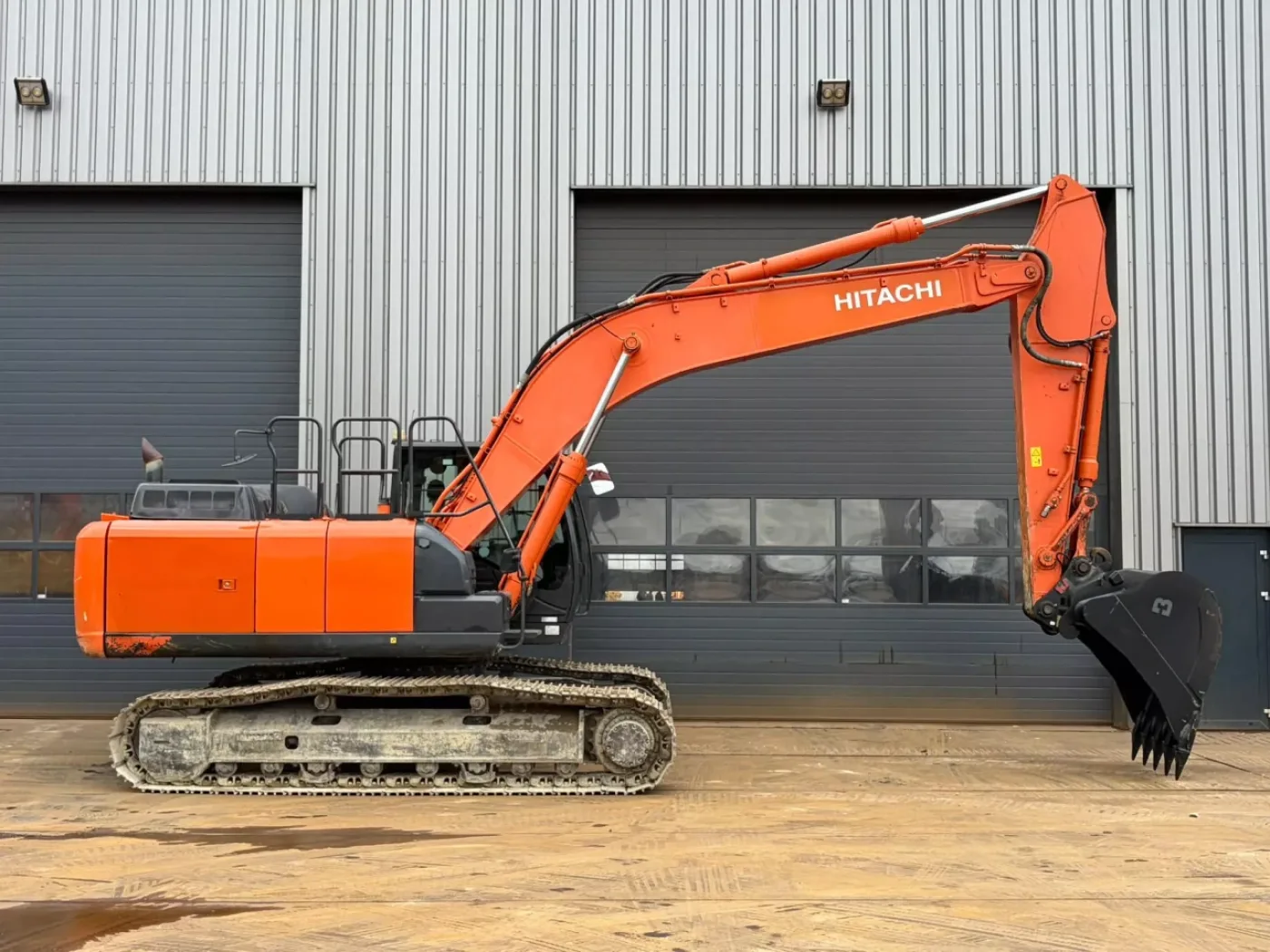 Hitachi ZX210LC-6 New Bucket - 6