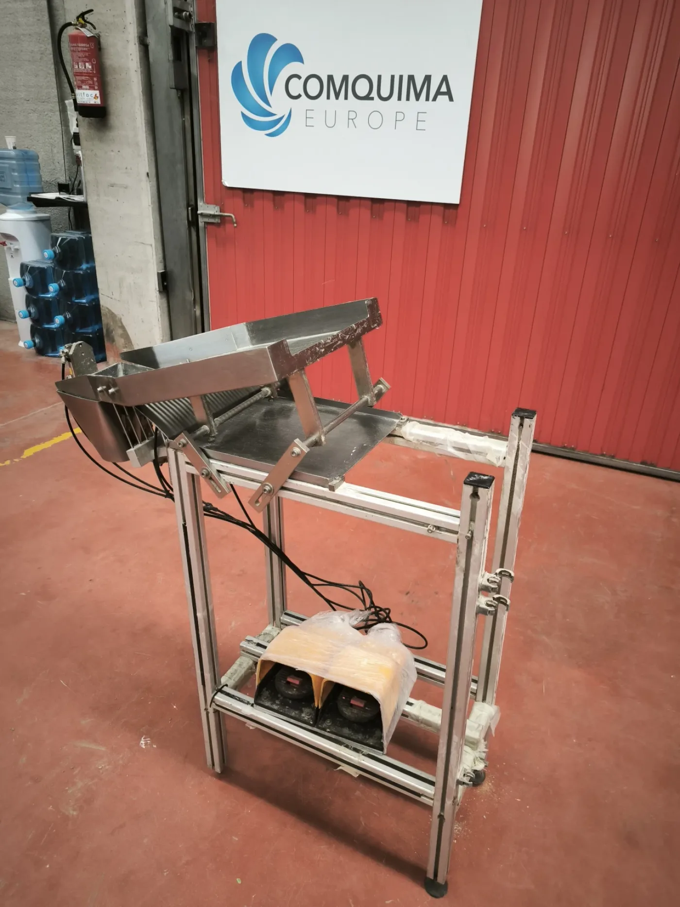 USED SOLID DOSING STATION WITH SCREEN - 2