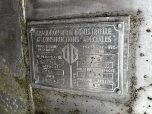 USED STAINLESS STEEL REACTOR 316 2000 LITERS WITH AGITATION AND HALF ROD