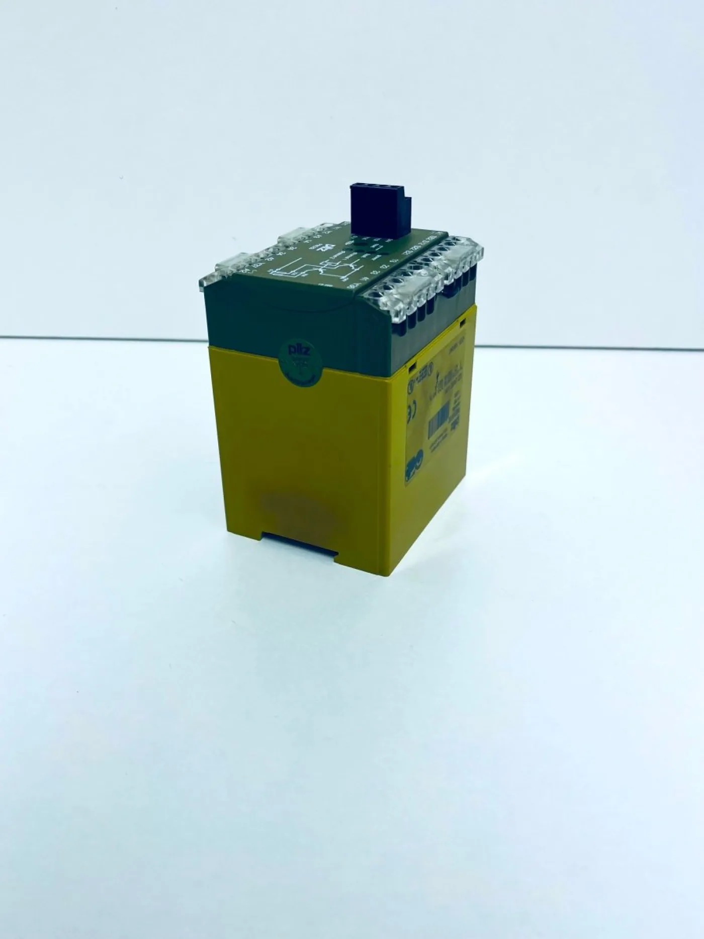 Pilz PN0Z8 Sicherheitsrelais 474760 - 2