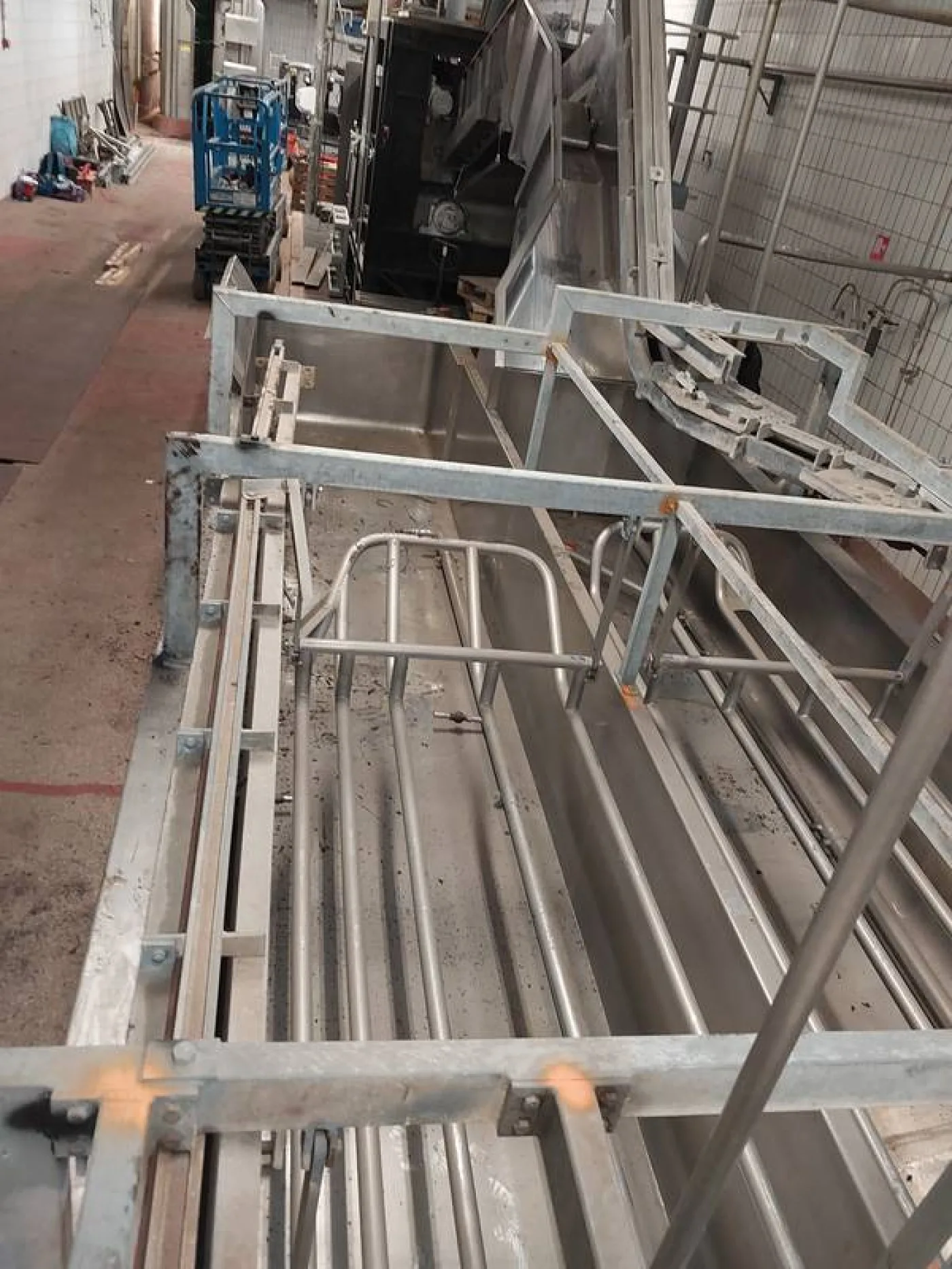 Pull-through scalding tank - 5