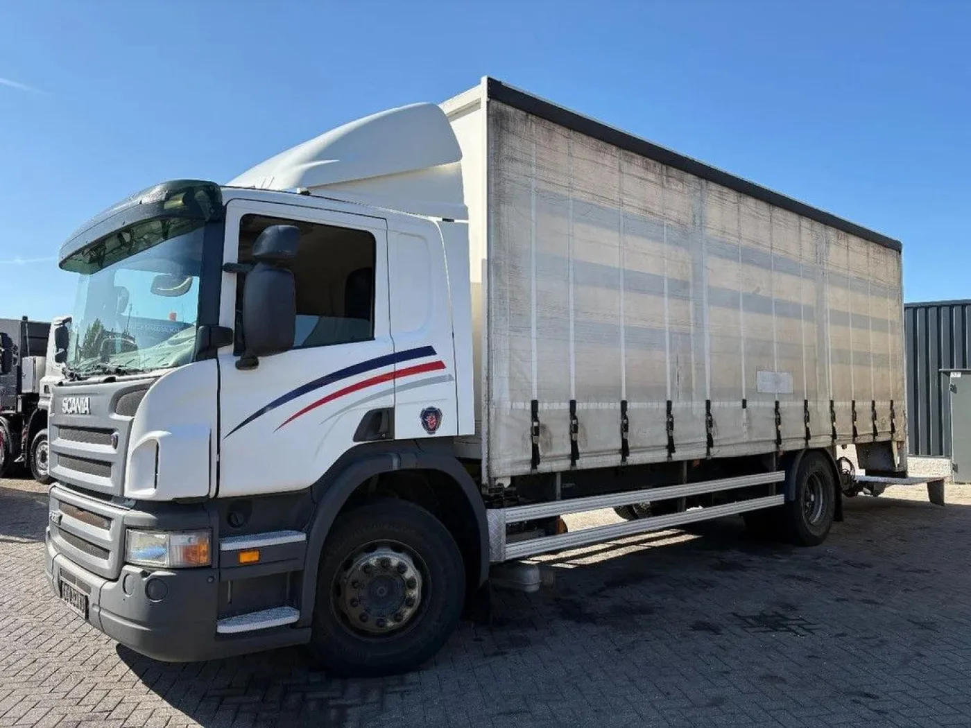 Scania P230 + 3 PEDALS + 19t + LOADLIFT 1500 KG - 5