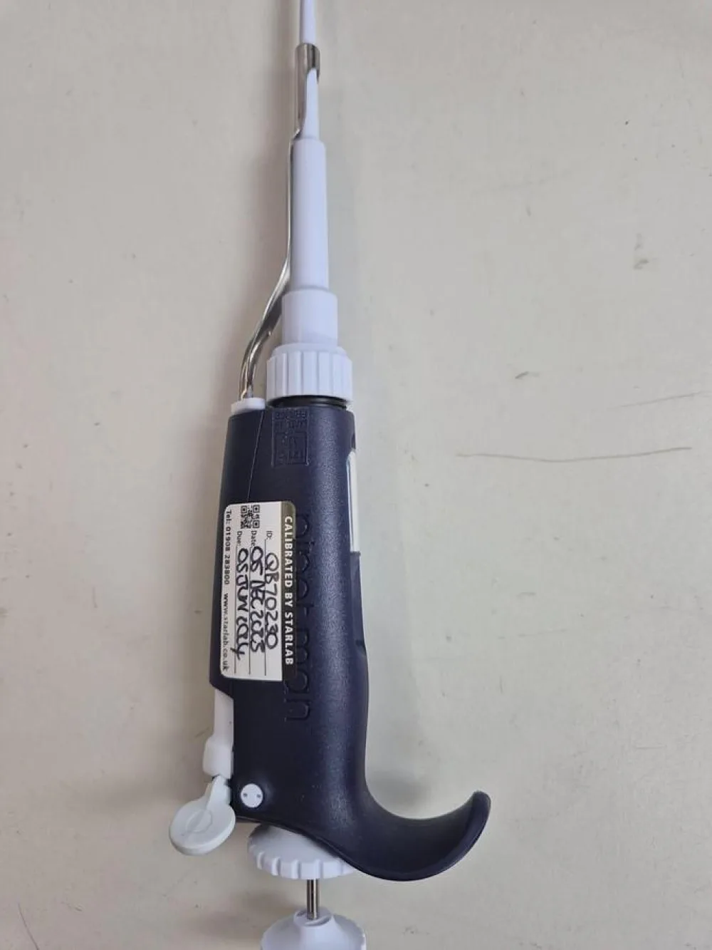 Pipetman Gilson ul p20 2-20 Pipette. Colour code light yelllow