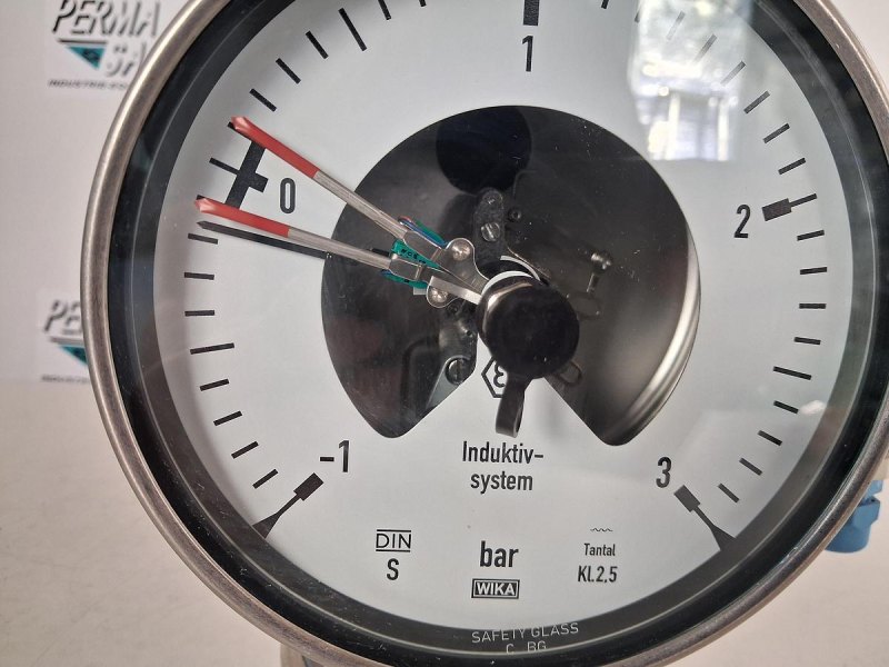 WIKA 831.1 Pressure Gauge DN 25 with Pressure Switch