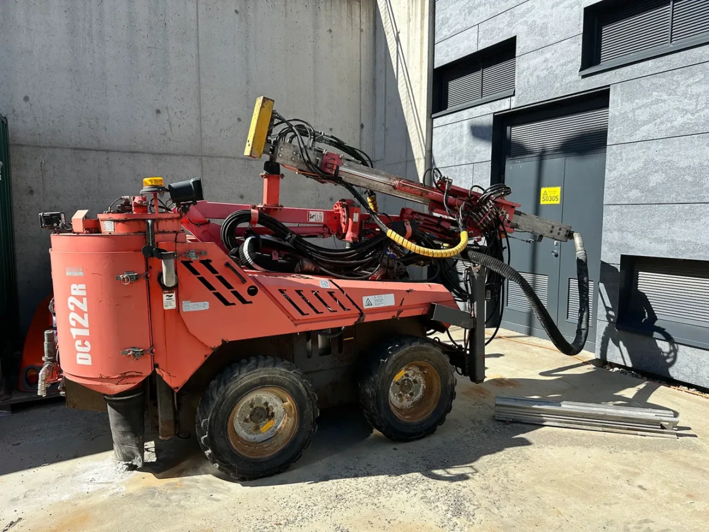 Sandvik Dino DC400Ri Rock Drill - 2
