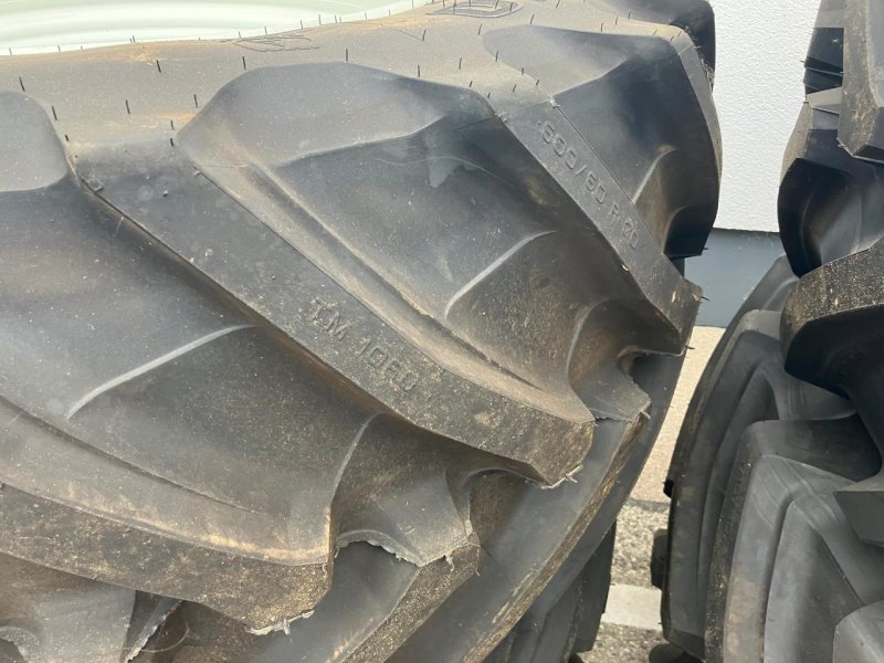 Zubehör Trelleborg Kompletträder 600/60R30 u. 710/60R42 TM 1060