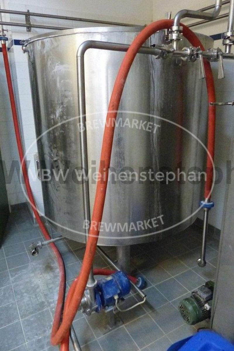 Hot water tank