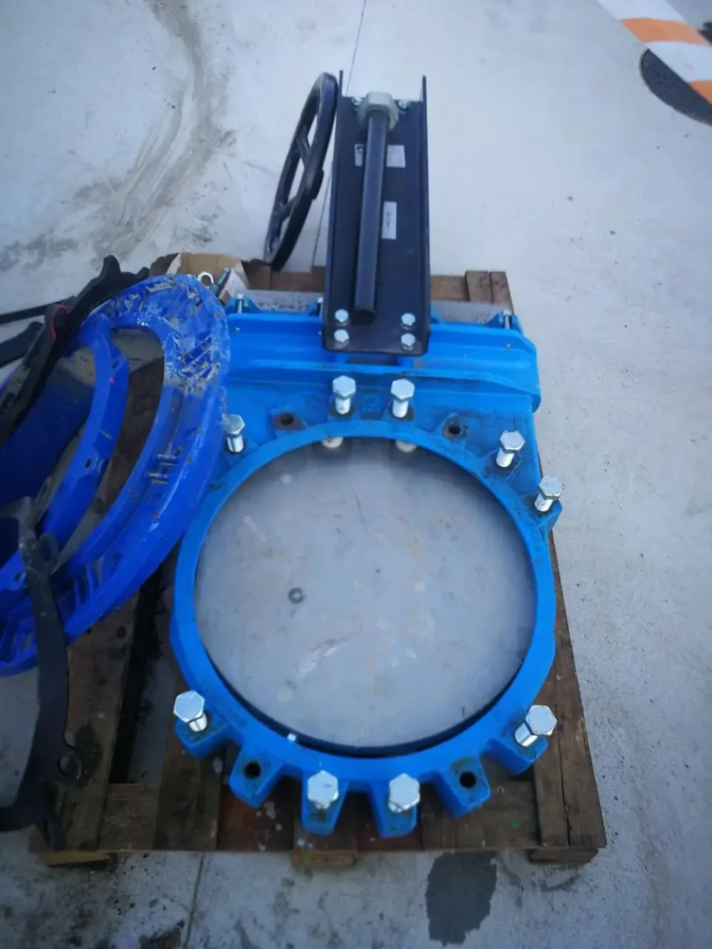 USED WAFER TYPE UNIDIRECTIONAL GUILLOTINE VALVE CMO VALVES DN500