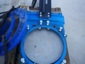 USED WAFER TYPE UNIDIRECTIONAL GUILLOTINE VALVE CMO VALVES DN500