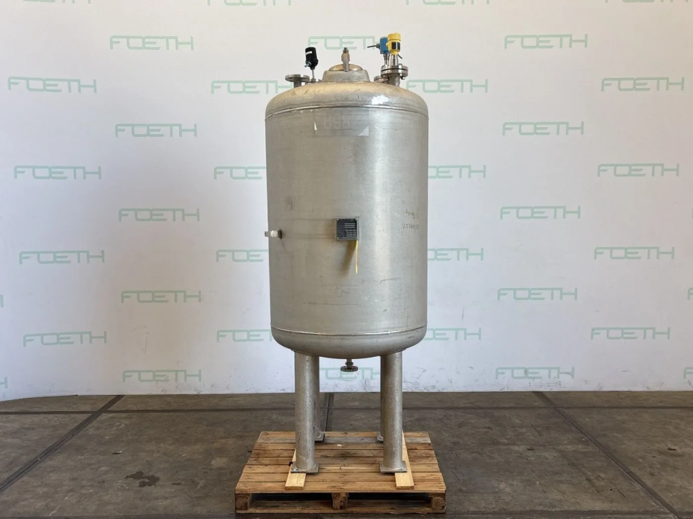 Hala 1200 l - Vertical tank - 4