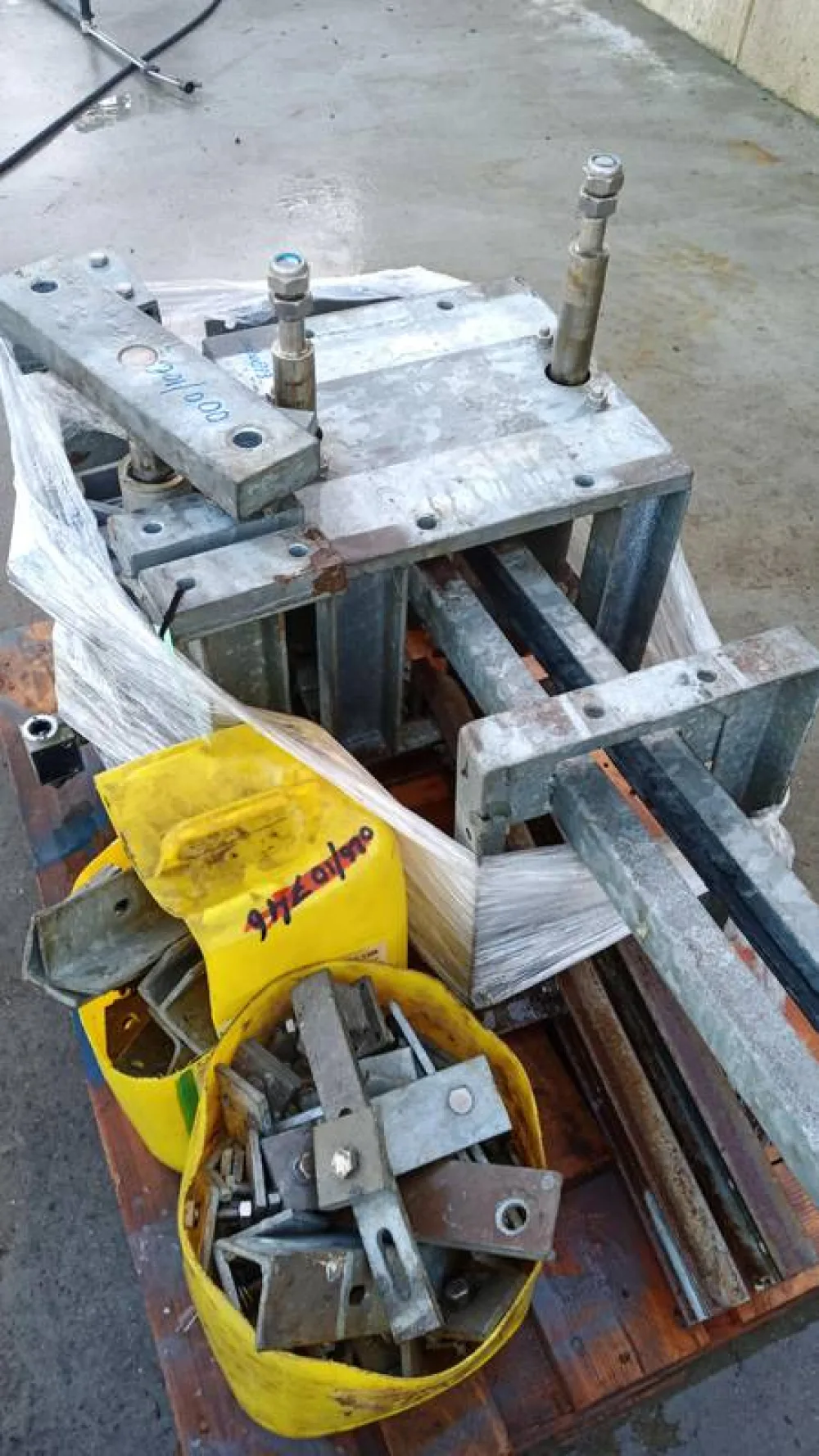 Rehanging conveyor - Bi-rail system