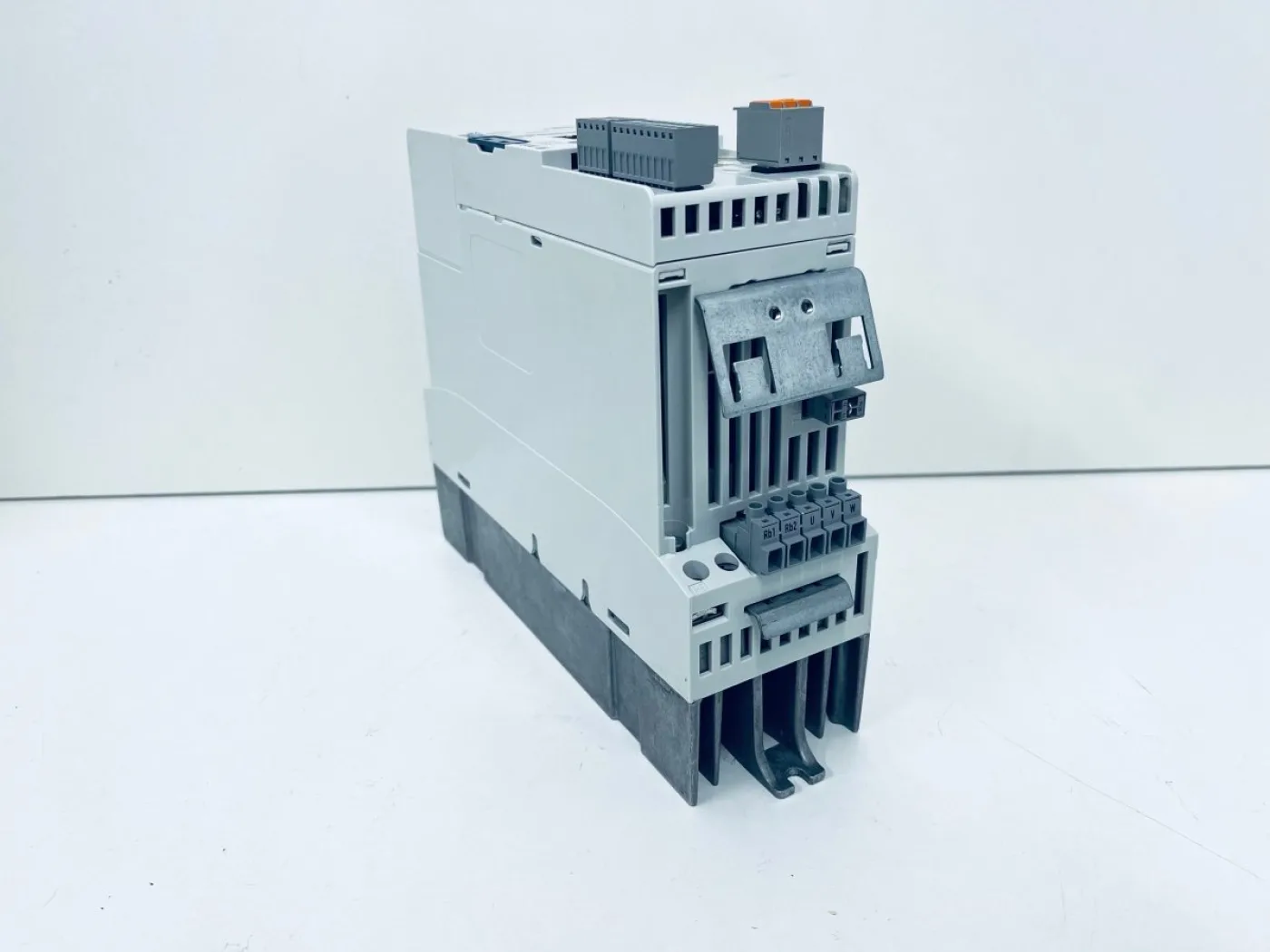Lenze Inverter Drives 8400 Frequenzumrichter E84AVSCE7514SX0 - 1