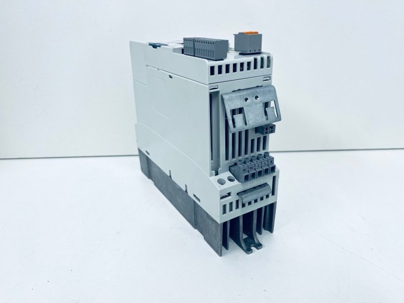Lenze Inverter Drives 8400 Frequenzumrichter E84AVSCE7514SX0