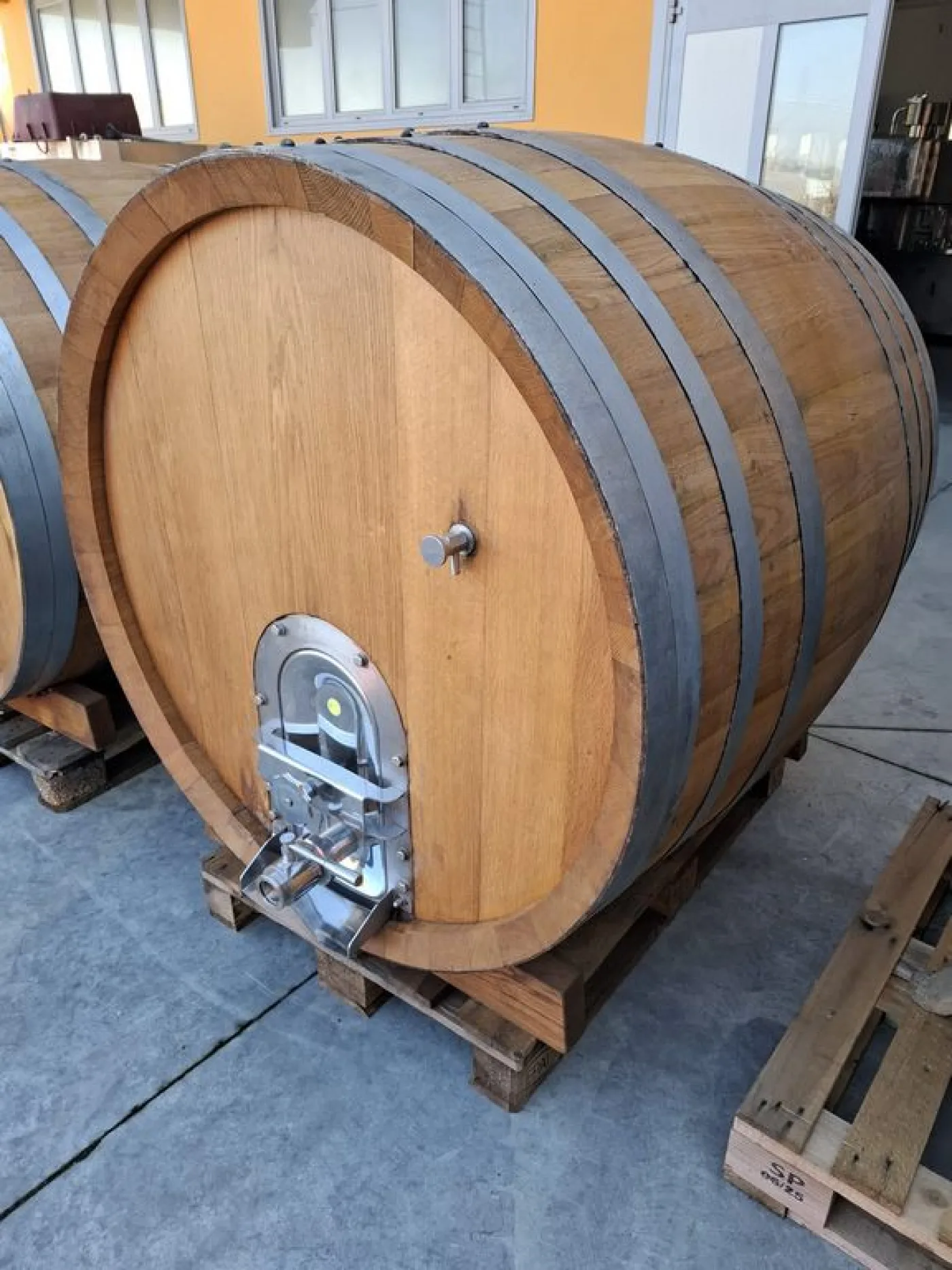 OAK WOODEN CASKS, 11 HL CAPACITY APPROX., SECOND HAND EQUIPMENT - 2