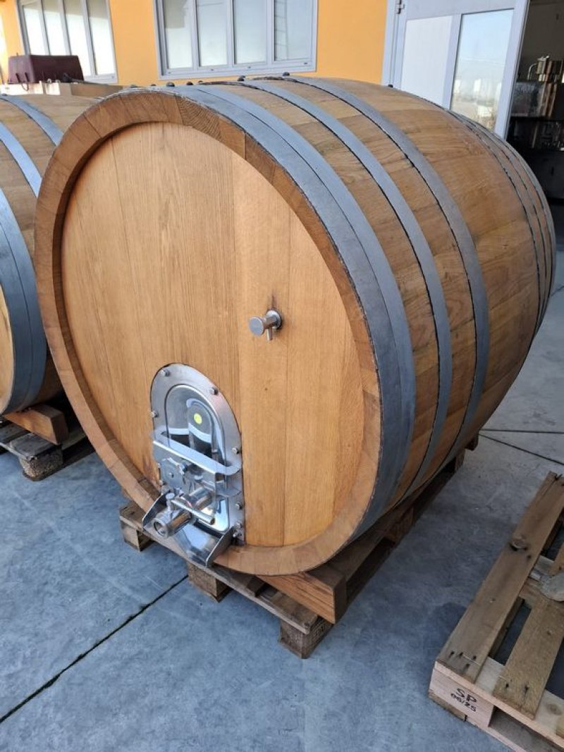OAK WOODEN CASKS, 11 HL CAPACITY APPROX., SECOND HAND EQUIPMENT