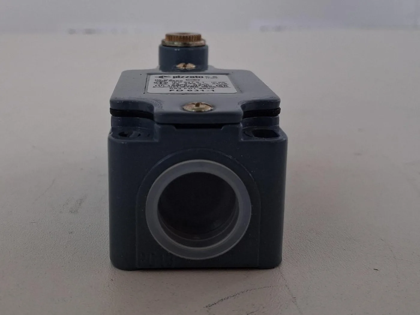 Pizzato FD631-1 Positionsschalter mit Rollenstößel - 4