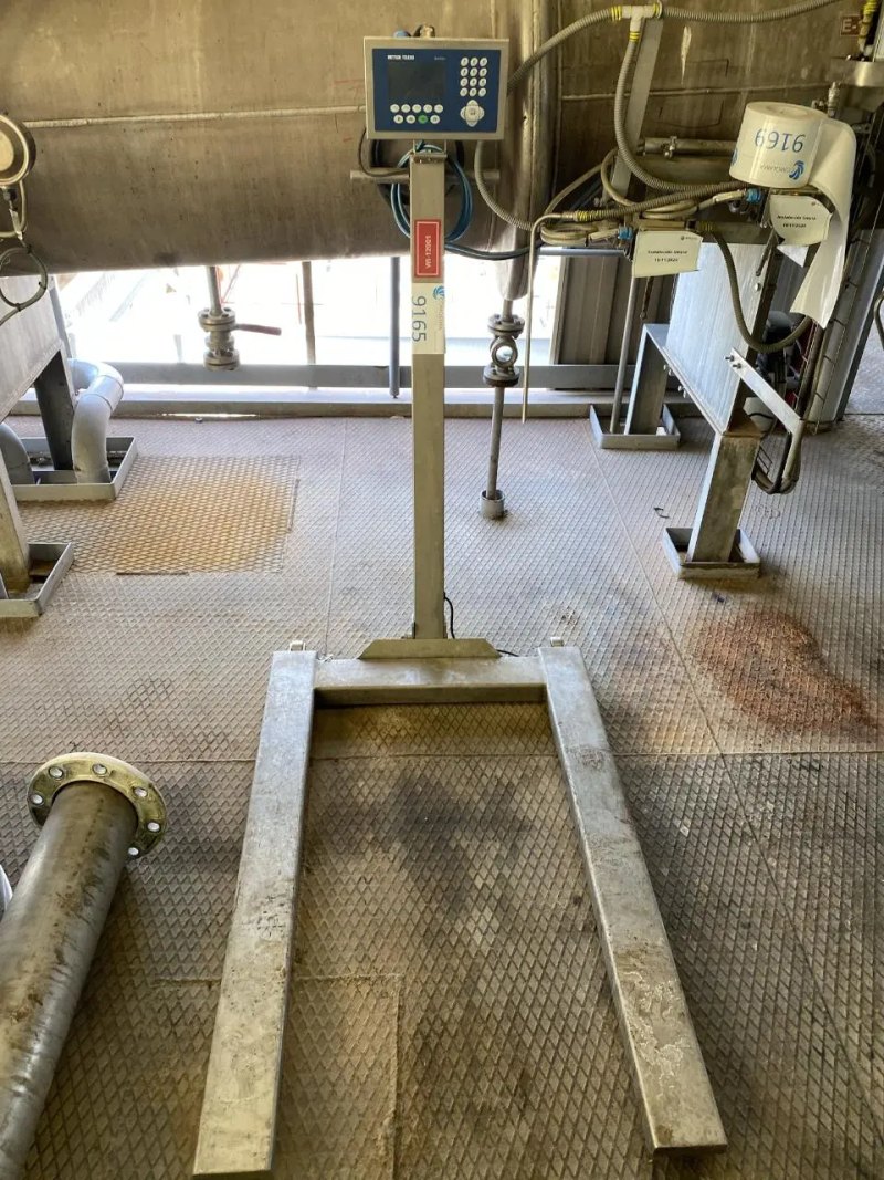 USED METTLER TOLEDO IND570xx WEIGHING TERMINAL