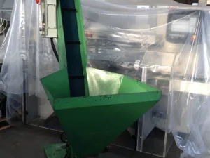 ELEVATORE A TRAMOGGIA PER TAPPI E FLACONI