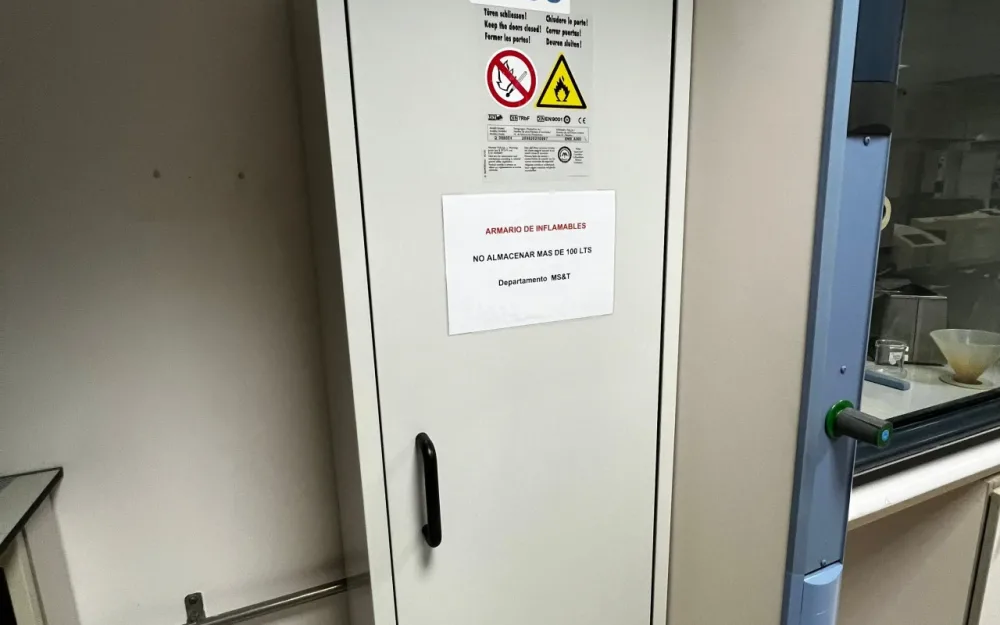 SECOND HAND DUPERTHAL FWF 90 LABORATORY FLAMMABLE CABINET