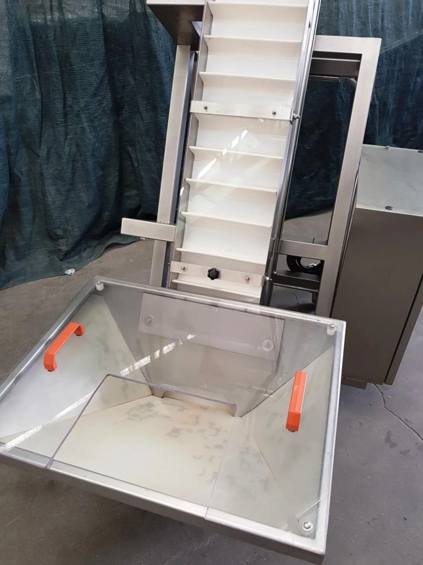 ELEVATORE A TRAMOGGIA PER COMPRESSE - 8