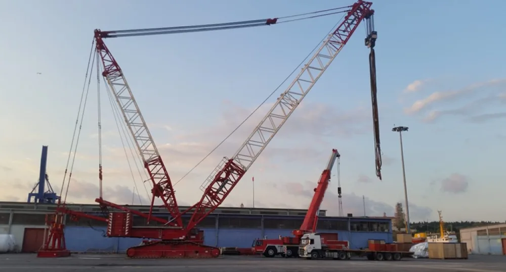 Manitowoc 11000-1 Crawler Crane