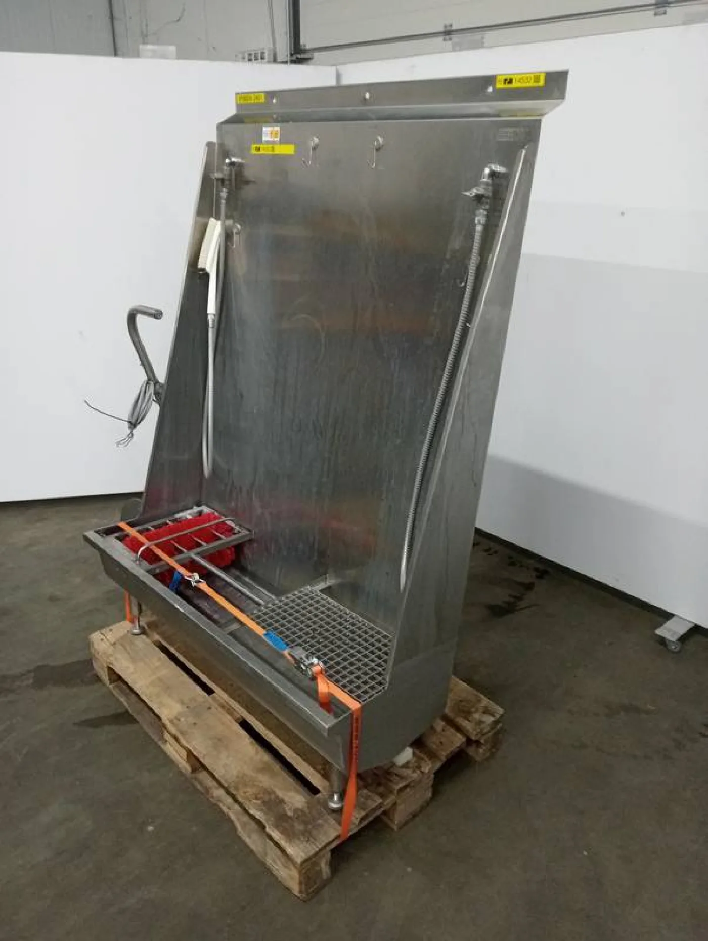 Boots and apron washing unit - 3