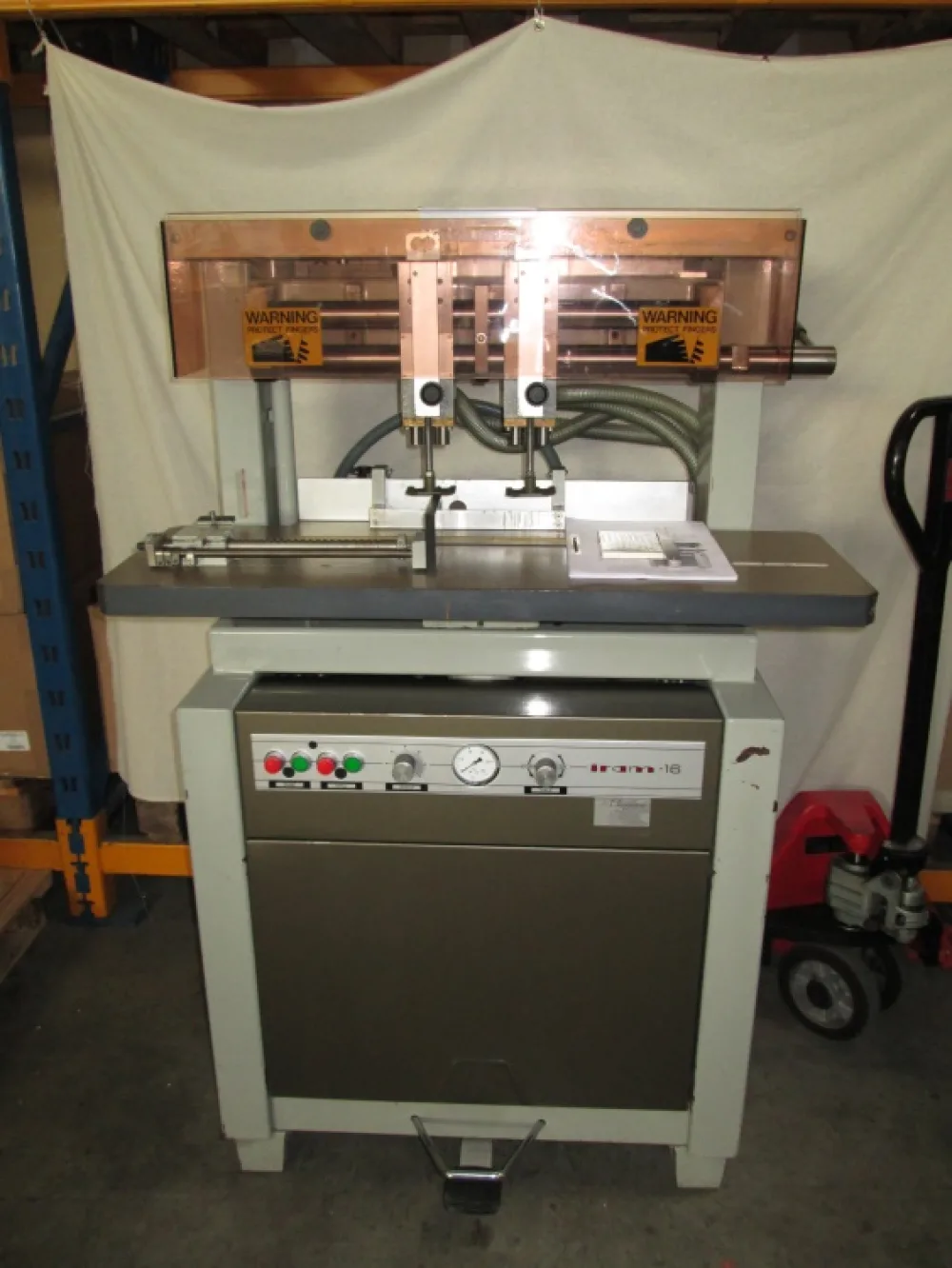 Papierbohrmaschine IRAM 16
