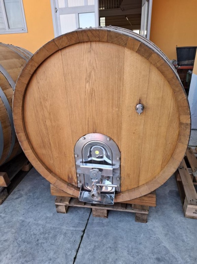 OAK WOODEN CASKS, 11 HL CAPACITY APPROX., SECOND HAND EQUIPMENT