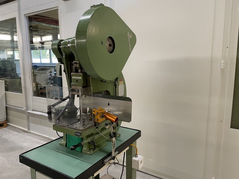 EXZENTER-PRESSE “BEUTLER” D8-200