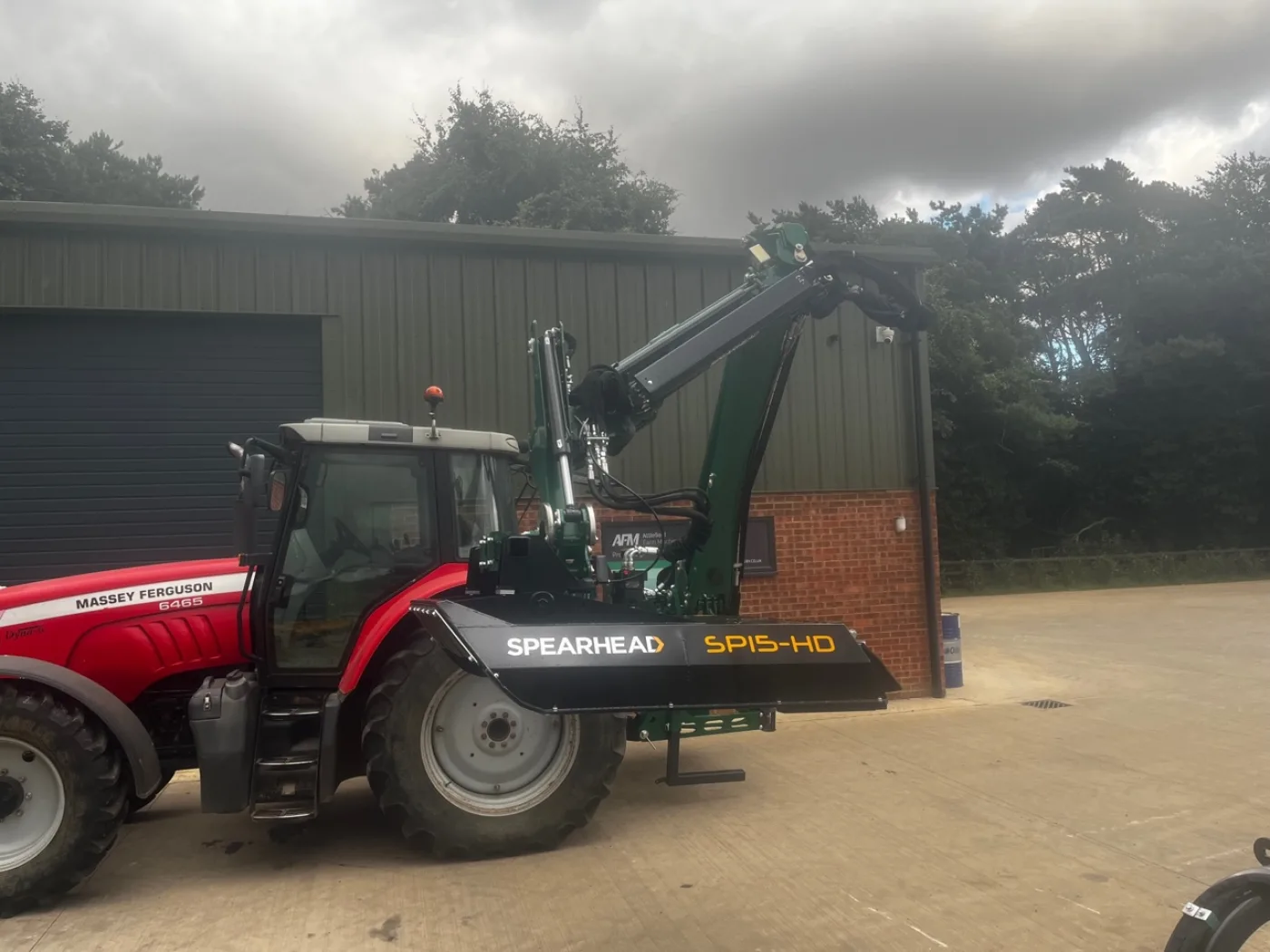 Spearhead Twiga VFRT72 Pro Hedgecutter with Rotary head - 4